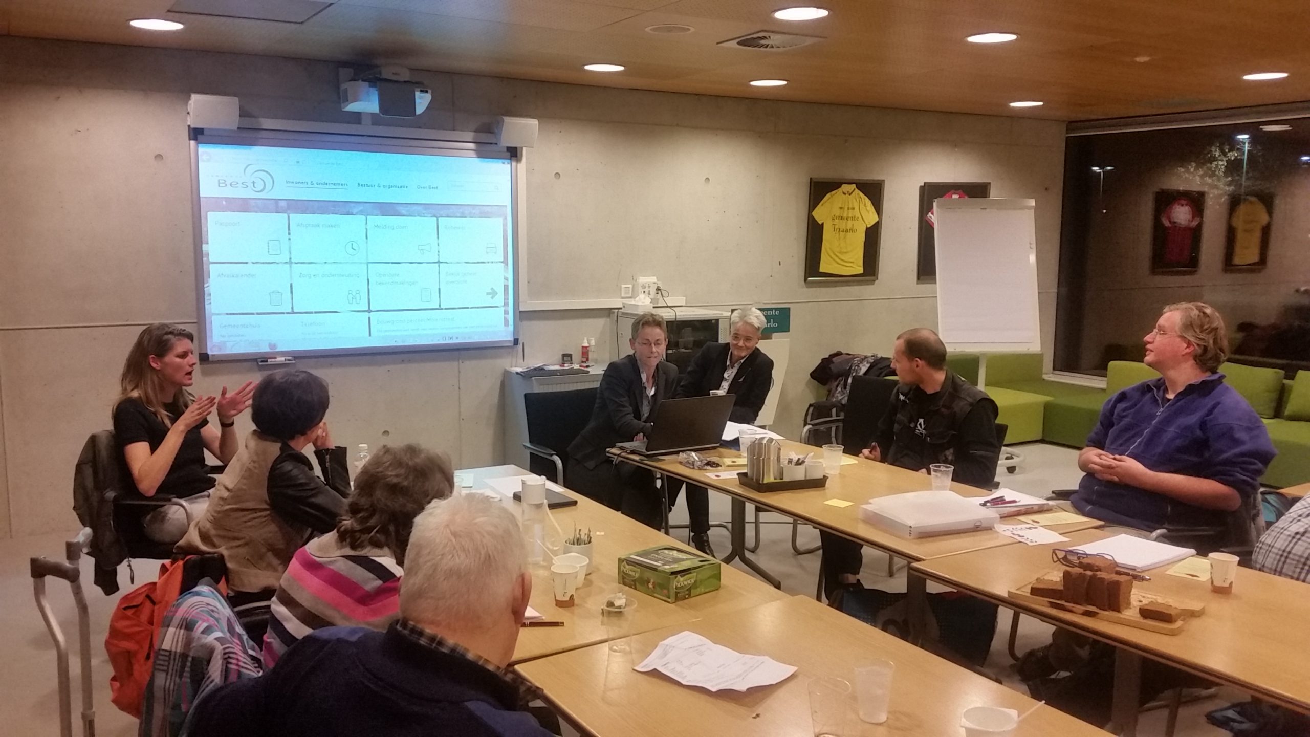 Foto van de training digitoegankelijkheid van VN-panels in Tynaarlo